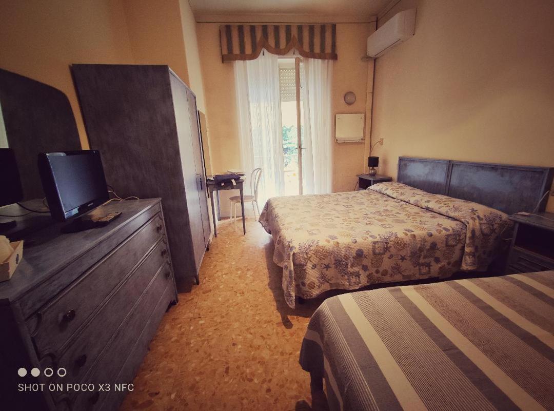 Hotel Delhy فياريجيو المظهر الخارجي الصورة