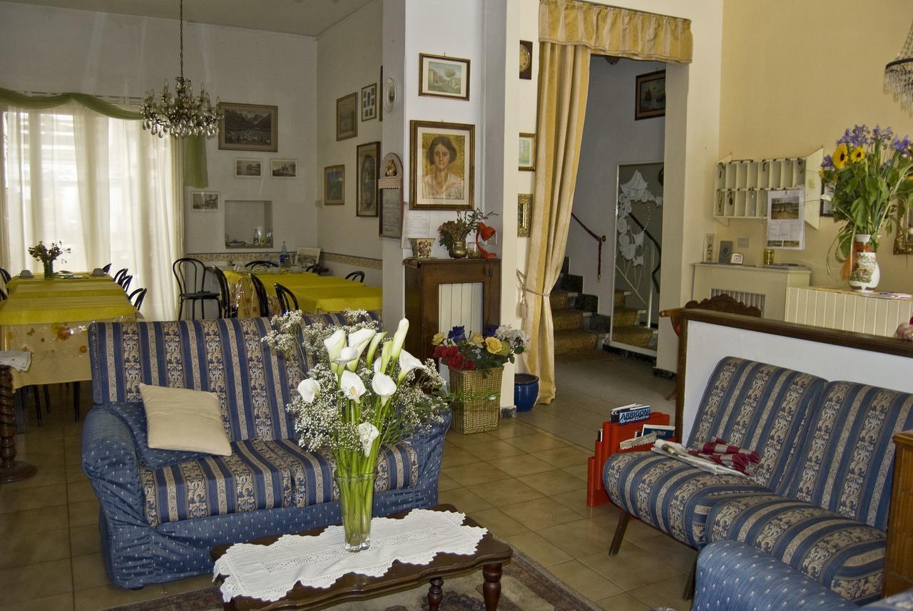 Hotel Delhy فياريجيو المظهر الخارجي الصورة