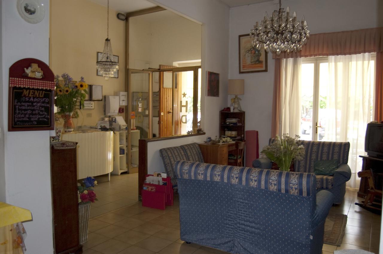 Hotel Delhy فياريجيو المظهر الخارجي الصورة