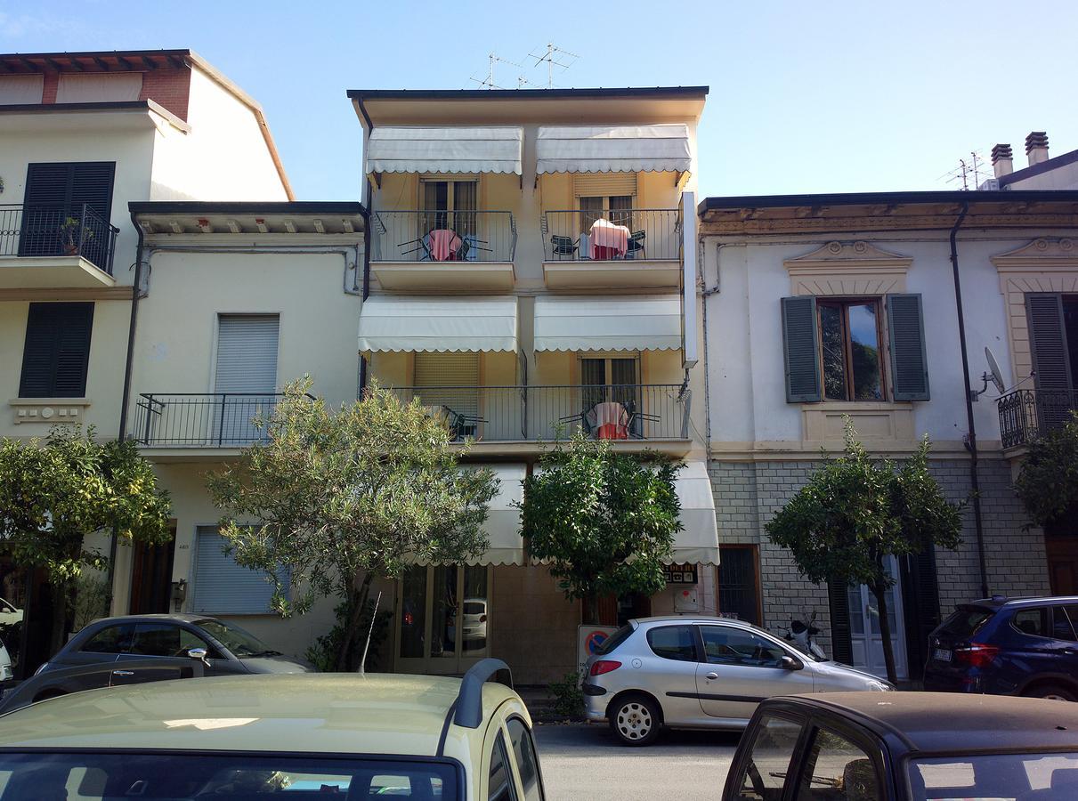 Hotel Delhy فياريجيو المظهر الخارجي الصورة