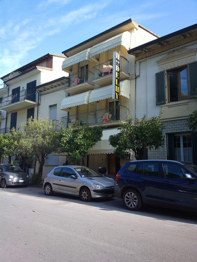 Hotel Delhy فياريجيو المظهر الخارجي الصورة